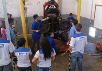 40 jovens iniciam curso de Operador de Máquina Florestal em São Mateus