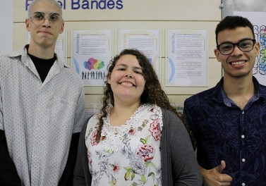 Alunos do ensino médio vivem um dia de empresário no Bandes