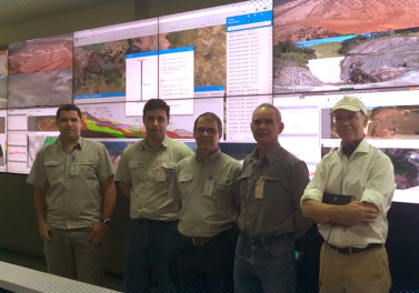 CEO do Conselho Internacional de Mineração e Metais visita Centro de Monitoramento e Inspeção da Samarco