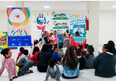 Contação de histórias em Biblioteca Pública de Aracruz: atividade faz parte de programa desenvolvido pela Suzano