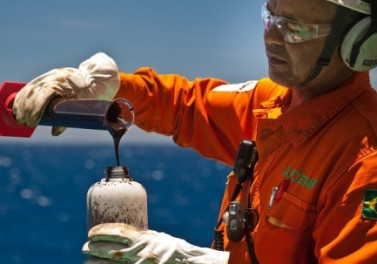 Entenda como é definida a quantidade de petróleo processada em nossas refinarias