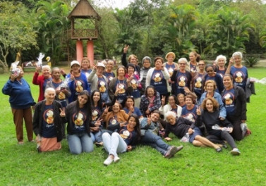 Idosas de projeto social de Cariacica visitam Projeto Tamar, em Vitória