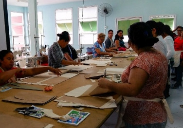 Fibria realiza curso para aperfeiçoamento profissional em costura, em parceria com Senai de Aracruz