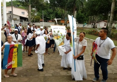 Evento cultural anima turistas e moradores em Povoação, na foz do rio Doce