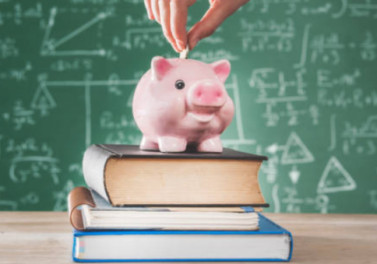Projeto de educação financeira orienta famílias a organizar o orçamento