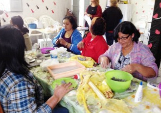 Artesãs do Projeto Espírito das Águas visitam a Casa Cor ES