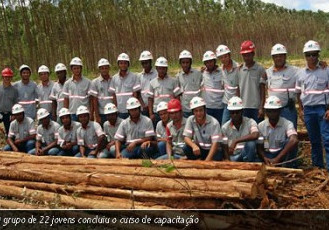 Jovens do sul da Bahia capacitados a operar máquinas florestais