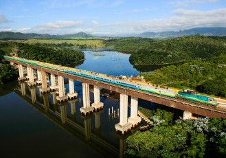 Novo Trem de Passageiros da ferrovia Vitória a Minas completa um ano