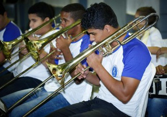Projeto Acordes inicia o ensino de música a estudantes de escolas públicas