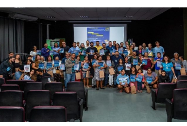 Samarco entrega Censo Socioeconômico da Pesca a associações do Espírito Santo