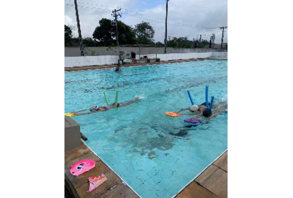 Natação Só Para Elas fará entrega de kits para mais de 400 meninas