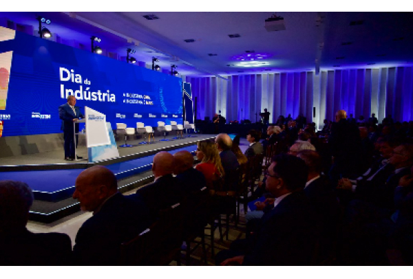 Indústria precisa voltar ao protagonismo para puxar crescimento econômico e melhoria na qualidade de vida do brasileiro, diz presidente da CNI