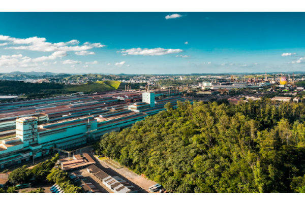 Usiminas abre 340 vagas para estagiários e aprendizes