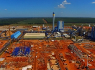 Fibria avança na estratégia financeira para projeto de expansão da unidade de Três Lagoas (MS), um investimento de R$ 7,7 bilhões