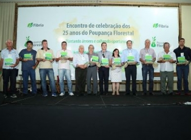 Fibria lança website sobre cultivo de eucalipto e premia produtores que se destacaram na parceria com a empresa