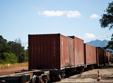 Parceria faz crescer em 400% transporte de calcário por ferrovia