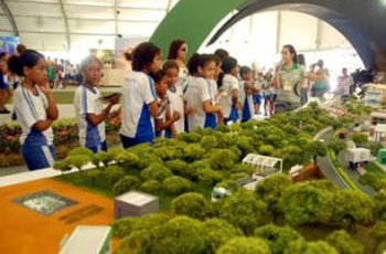 Feira do Verde: teatro, jogos e oficinas ensinam a cuidar do lixo