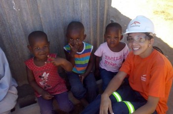 Férias com voluntariado leva empregados da ArcelorMittal ao exterior