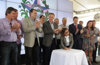 Governo entrega veículos a municípios que assumiram licenciamento ambiental