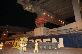 Portocel faz embarque inédito de granito