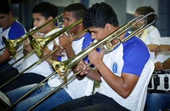 Projeto Acordes inicia o ensino de música a estudantes de escolas públicas