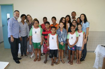 Projeto Ver é Viver entrega óculos de grau a alunos da rede pública