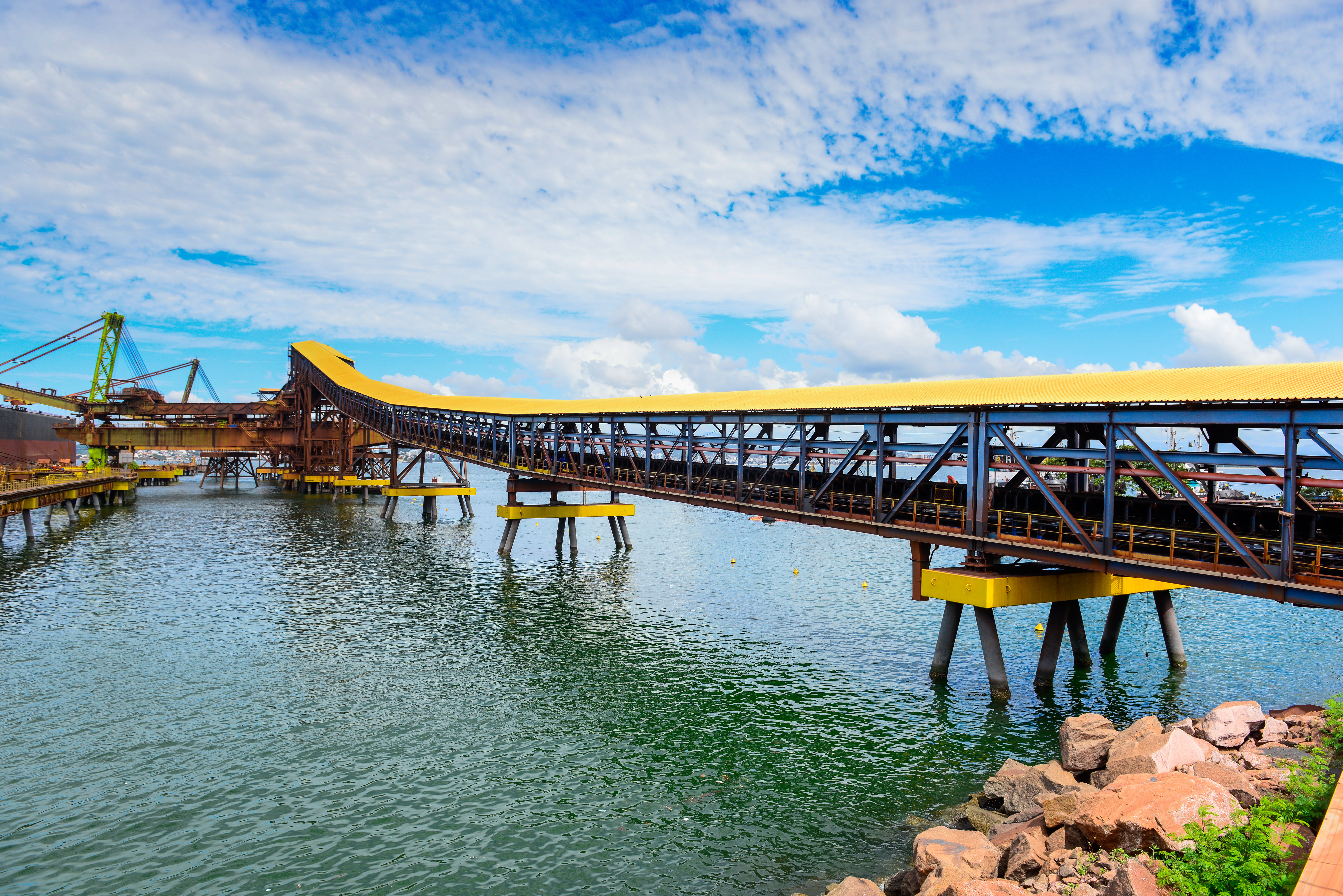 Vale inicia fechamento do transportador de correias no Porto de Tubarão