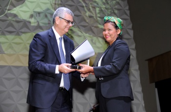 Vencedores do Prêmio Petrobras de Jornalismo recebem troféus no Rio de Janeiro
