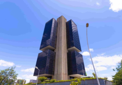 Juros altos só prejudicam a economia, afirmam CNI e Findes