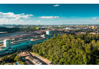 Usiminas abre 340 vagas para estagiários e aprendizes