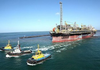 P-58 e TAD da P-61 seguem para suas locações em Parque das Baleias e Papa Terra