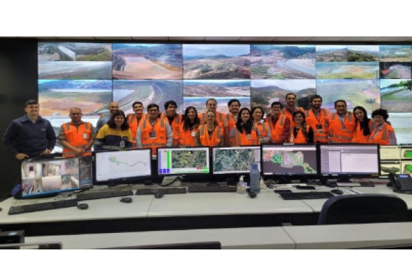 Startups peruanas visitam instalação da Samarco em Mariana