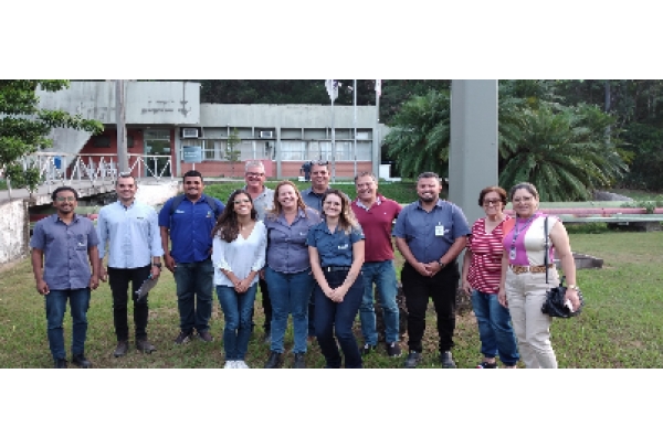 Moradores de comunidades vizinhas visitam obras de modernização da Simec Cariacica