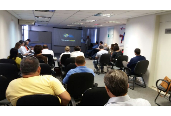 AEC e Sebrae-ES promovem curso de capacitação em licitações para médias e pequenas empresas