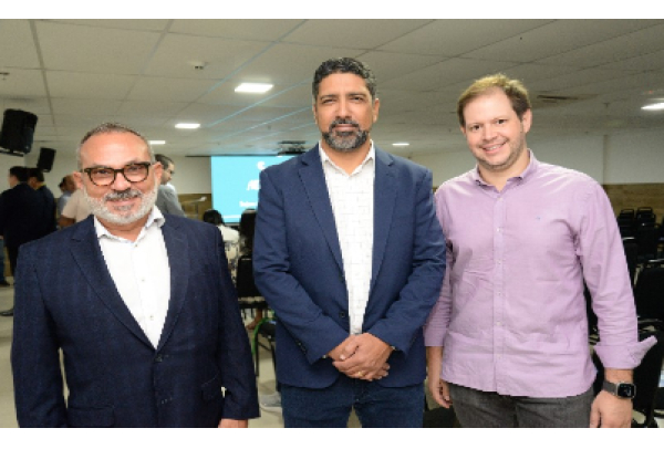 AEC elege nova diretoria: Henrique Theodoro é o novo presidente da entidade