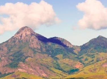 Alunos observam os astros do Parque Forno Grande