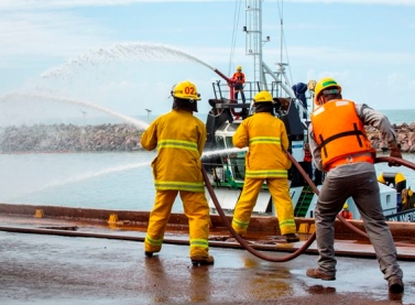 Samarco realiza simulado de emergência no Porto de Ubu