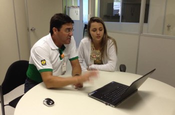 Jovens acompanham trabalho de executivos da Fibria