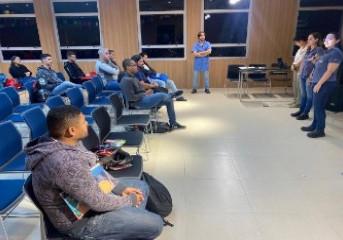 Moradores de Cariacica e Vila Velha fazem curso para aprender profissão