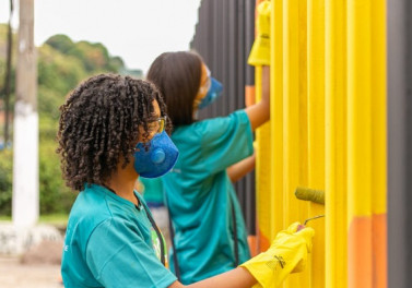 Moradores de Paul, em Vila Velha, ajudam a colorir a cidade